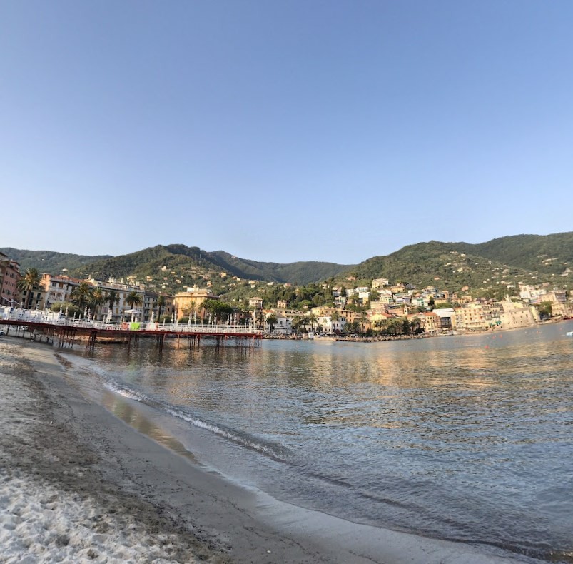 RAPALLO - ottimo trilocale in vendita con balconata panoramica e box