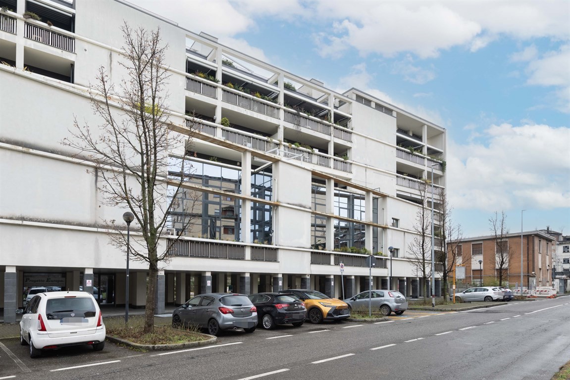 Monza San Carlo - VENDESI ampio box