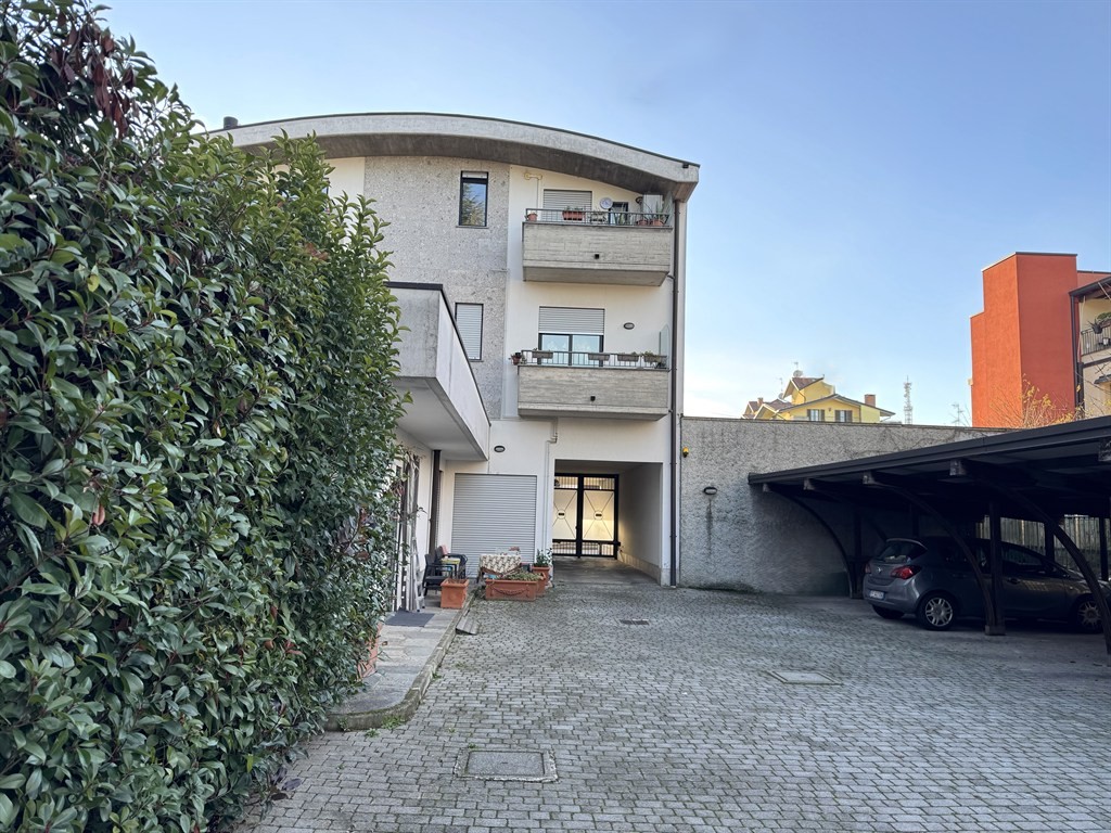 LISSONE - AFFITTASI monolocale arredato con posto auto