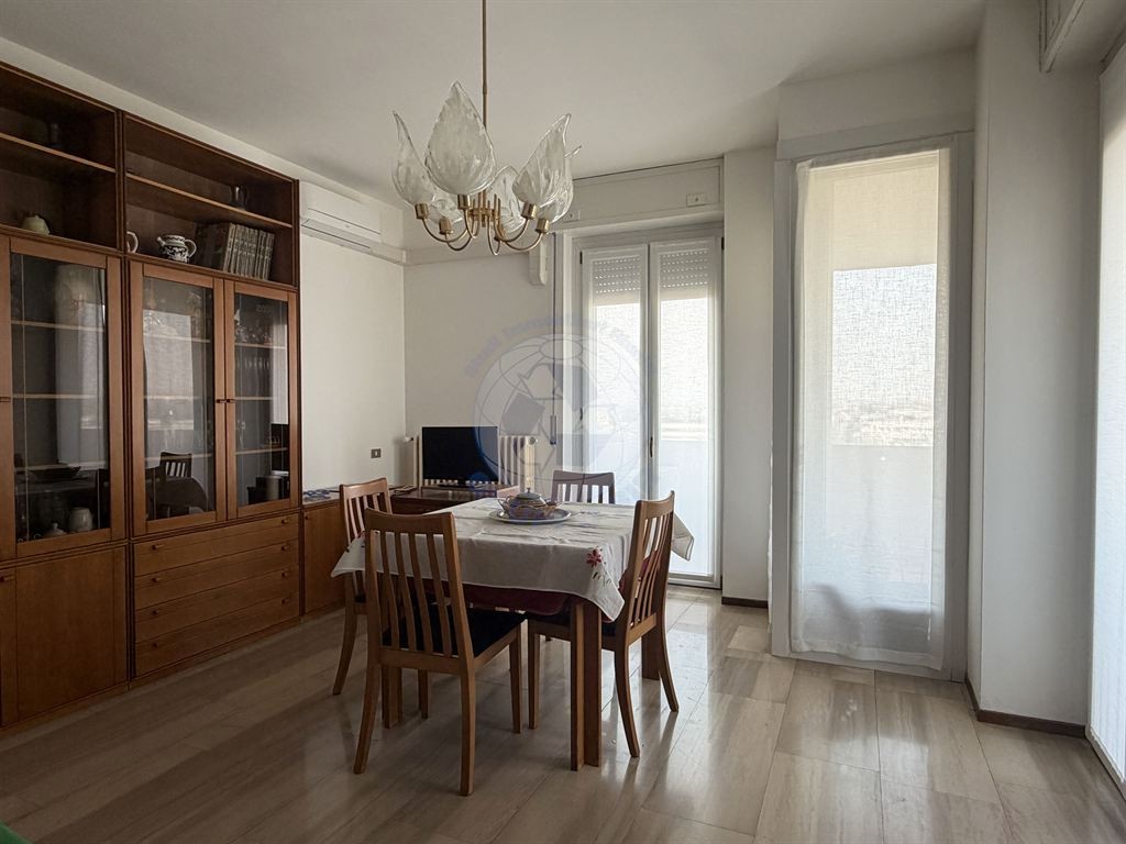 Trilocale panoramico con box – zona stazione Desio