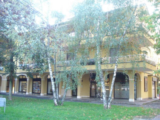 Muggiò Via Casati 2 zona Poste - Mercato -  Affittasi box doppio