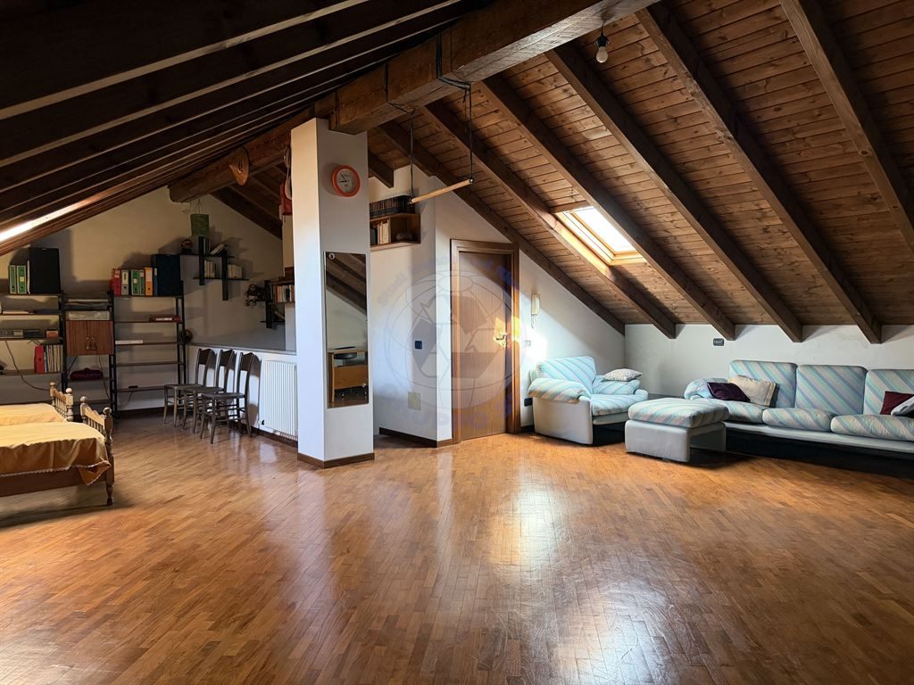 Monza San Carlo – Appartamento con ampio sottotetto, box e ascensore