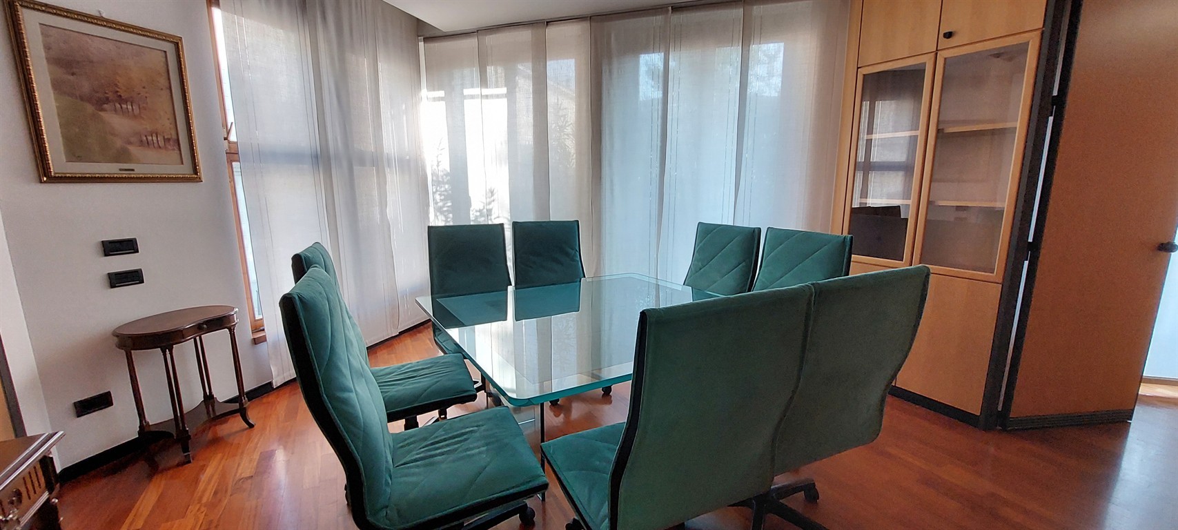 MONZA Centro - ampio ufficio ristrutturato ed arredato in locazione